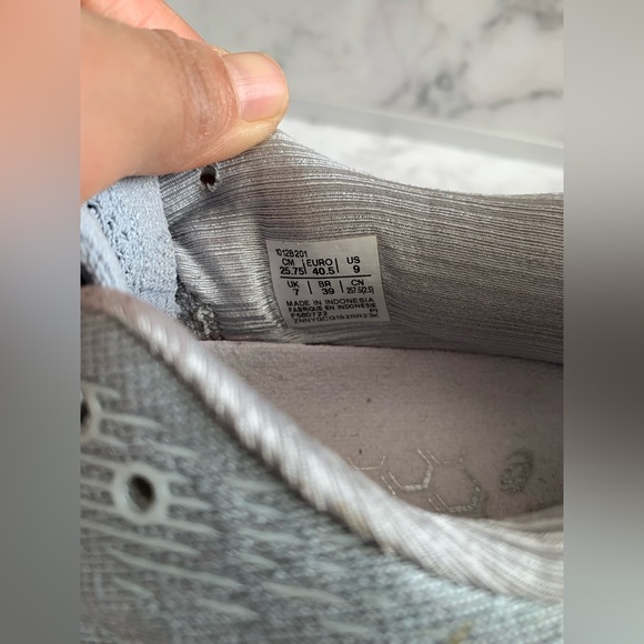 ASICS Women's Gel-Cumulus 23 Piedmont Grey White Running Sz 7 - Picture 6 of 10